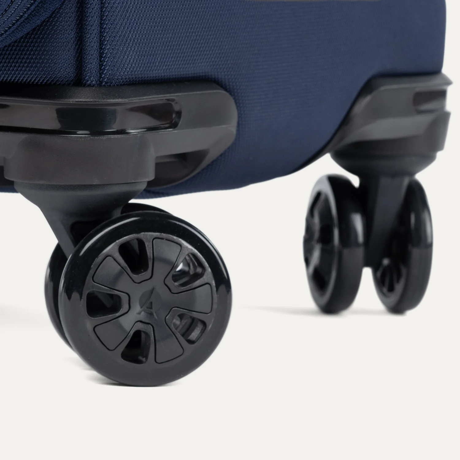 Crew™ Classic Large Check-in Expandable Spinner - Image 39