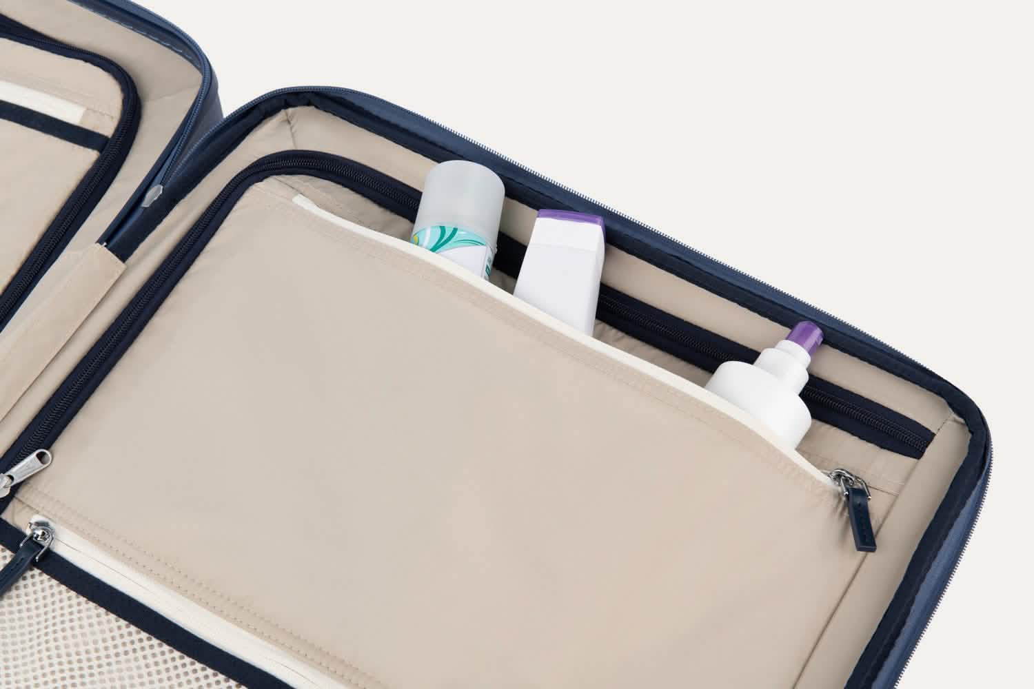 Platinum® Elite Medium Check-In Hardside Spinner - Image 36
