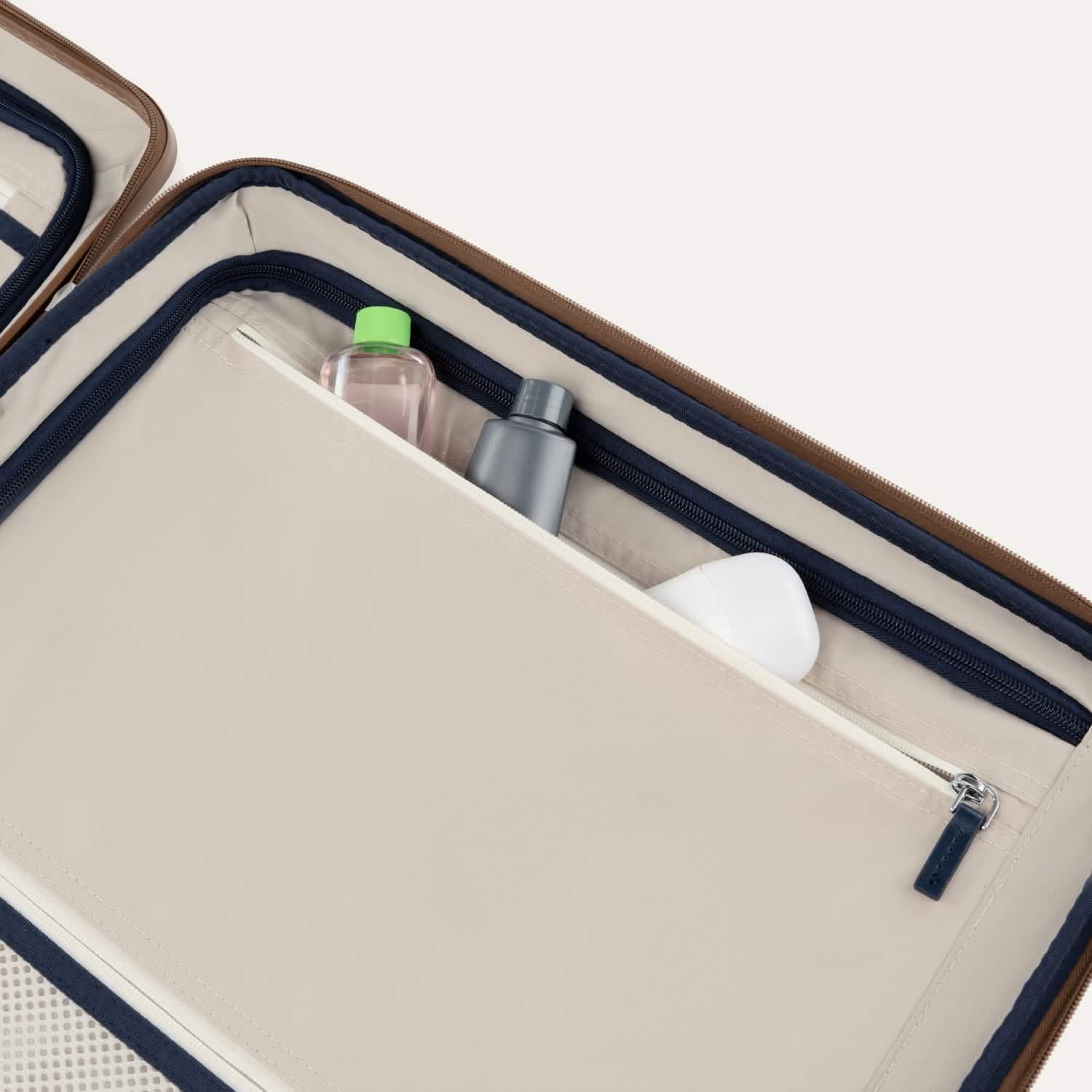 Platinum® Elite Medium Check-In Hardside Spinner - Image 70